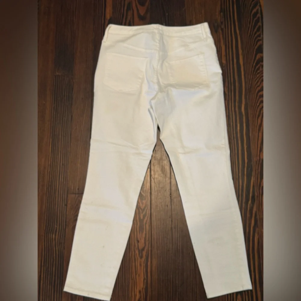 Mossimo High Rise Jegging in White - Picture 4 of 4